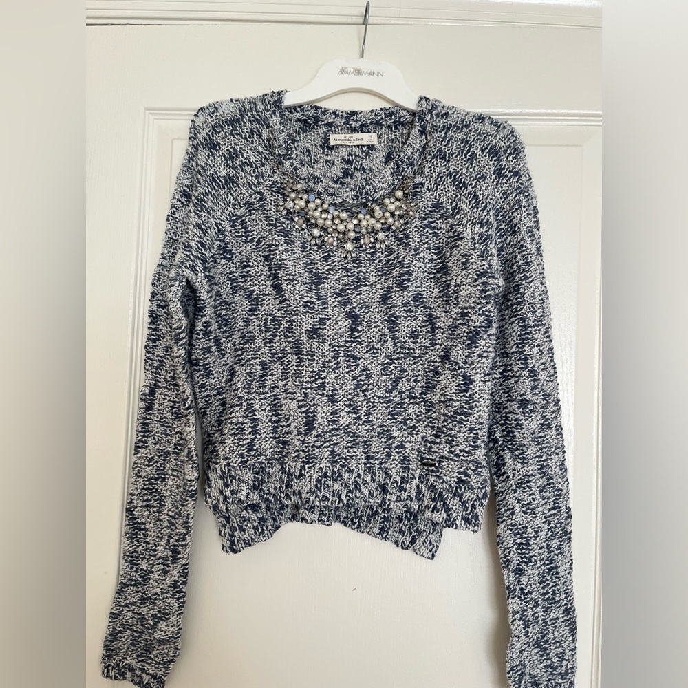 Abercrombie & Fitch Sweater With detachable Necklace Size XS